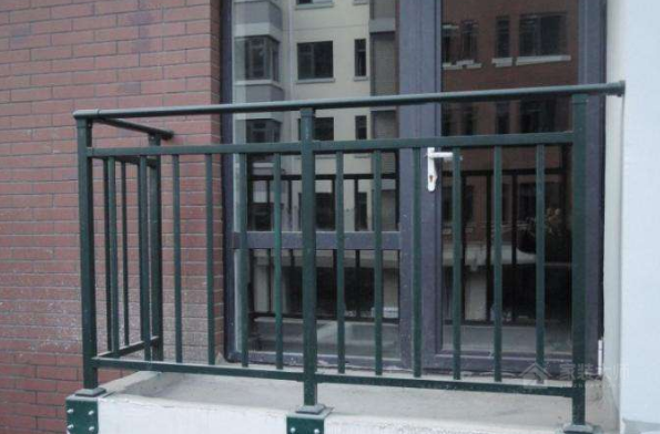 阳台防护栏安装高度标准是多少?有什么安装注