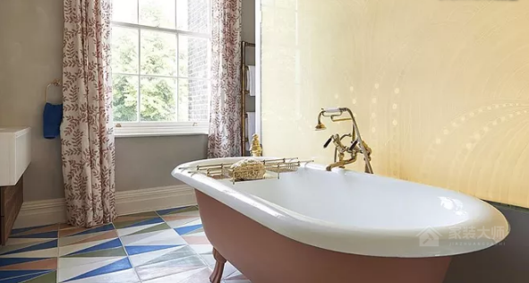 有了這種彩色浴缸，讓你家的浴室不再單調